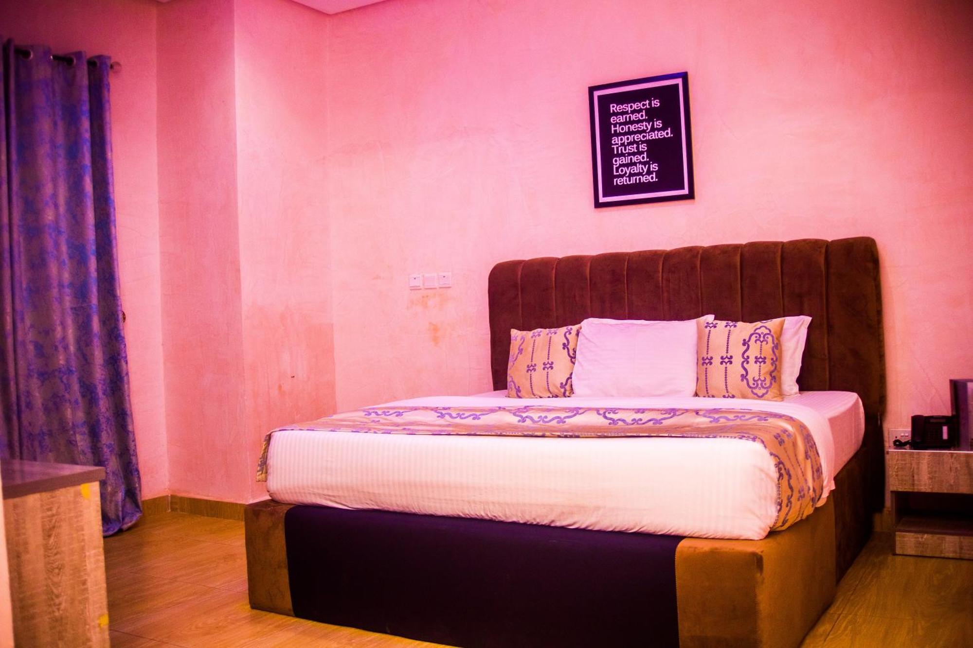 Vibes Suites Kaba Bagian luar foto
