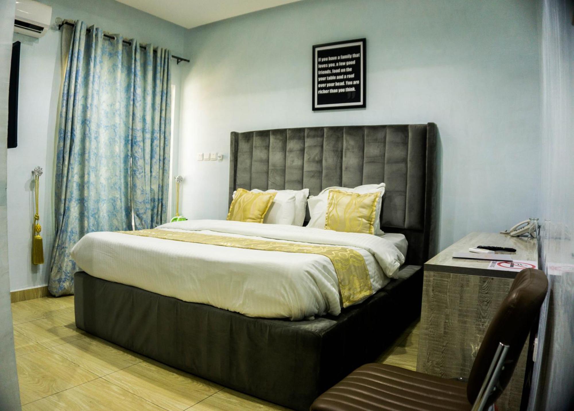 Vibes Suites Kaba Bagian luar foto