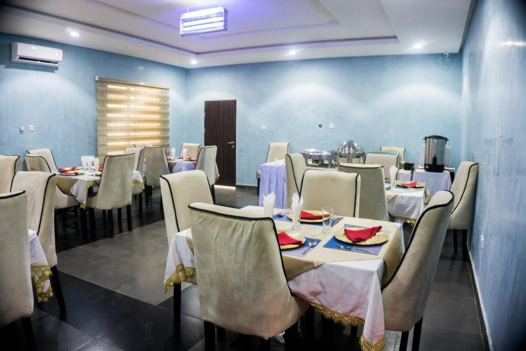 Vibes Suites Kaba Bagian luar foto