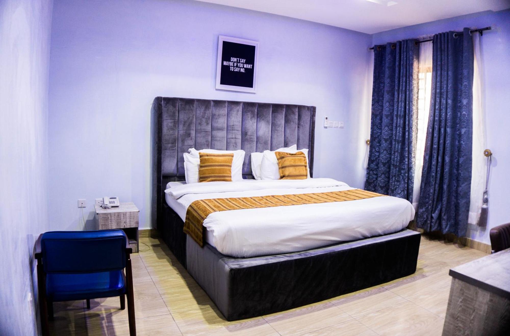 Vibes Suites Kaba Bagian luar foto