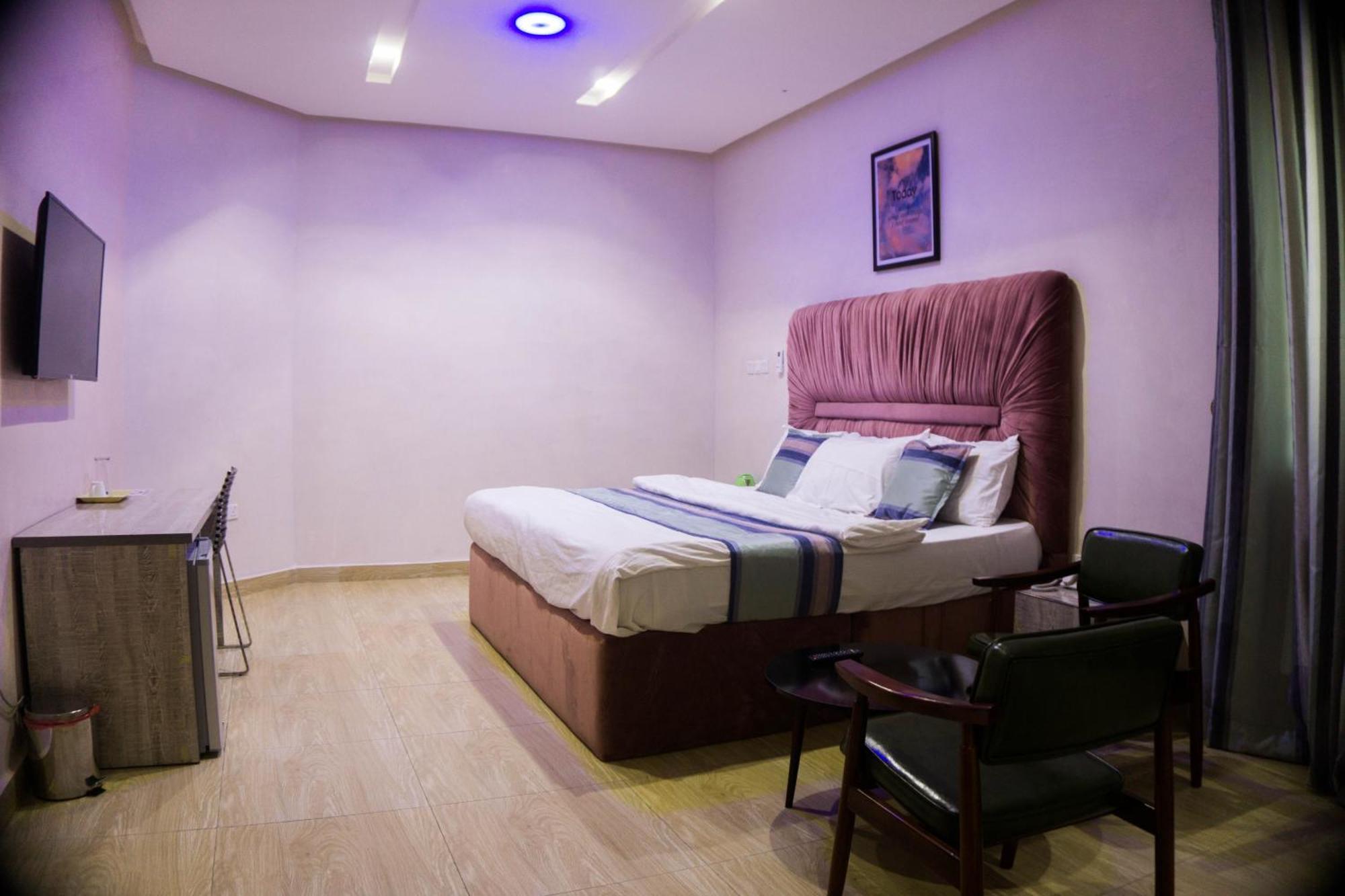 Vibes Suites Kaba Bagian luar foto