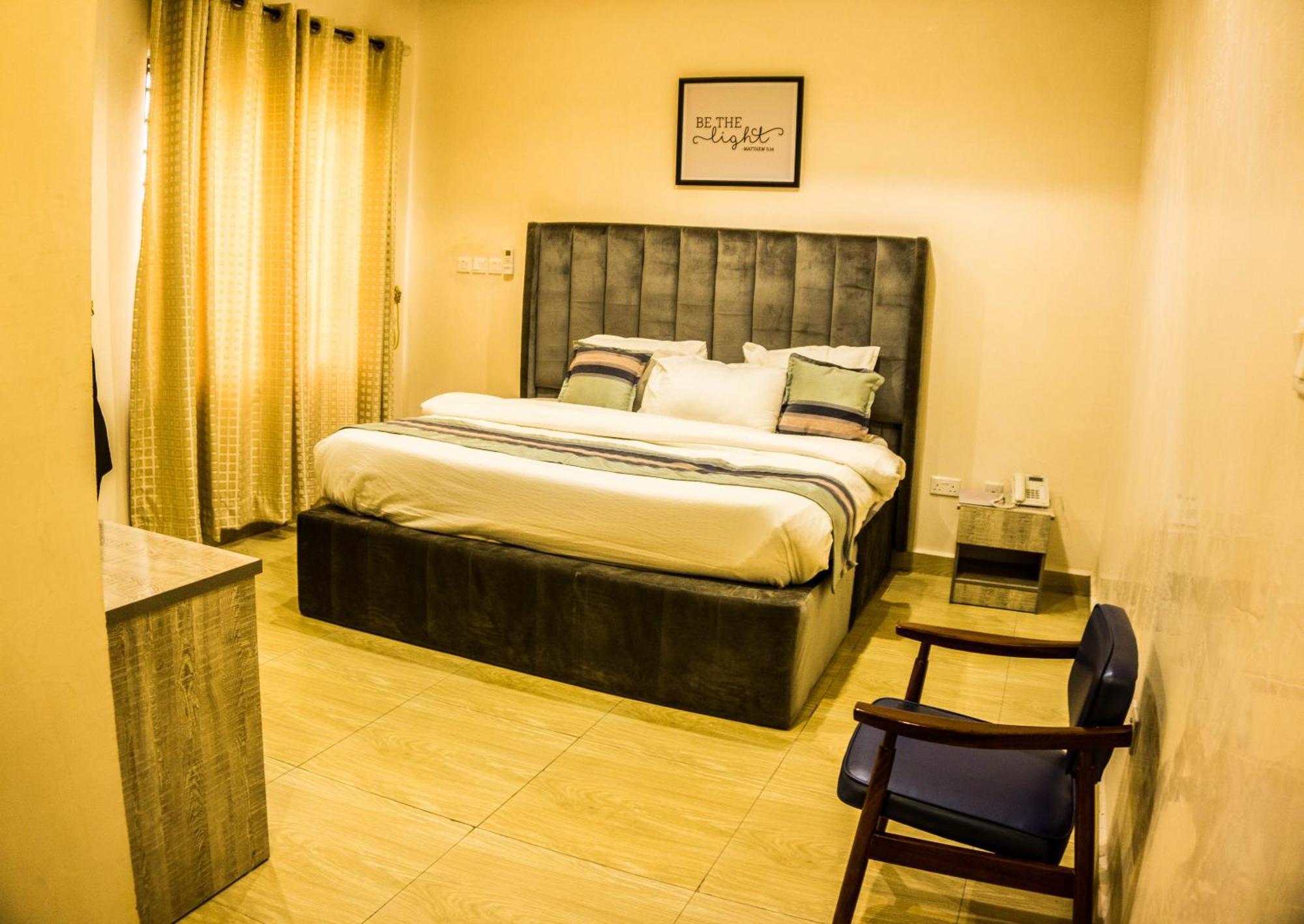 Vibes Suites Kaba Bagian luar foto