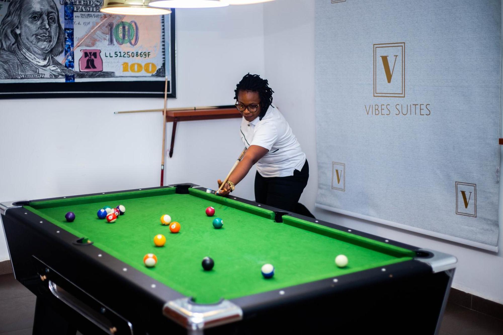 Vibes Suites Kaba Bagian luar foto