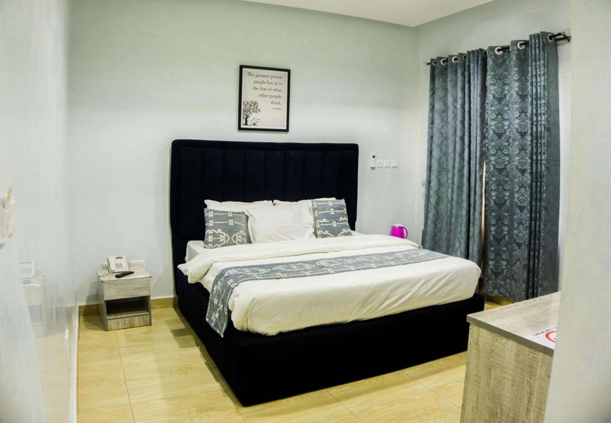 Vibes Suites Kaba Bagian luar foto