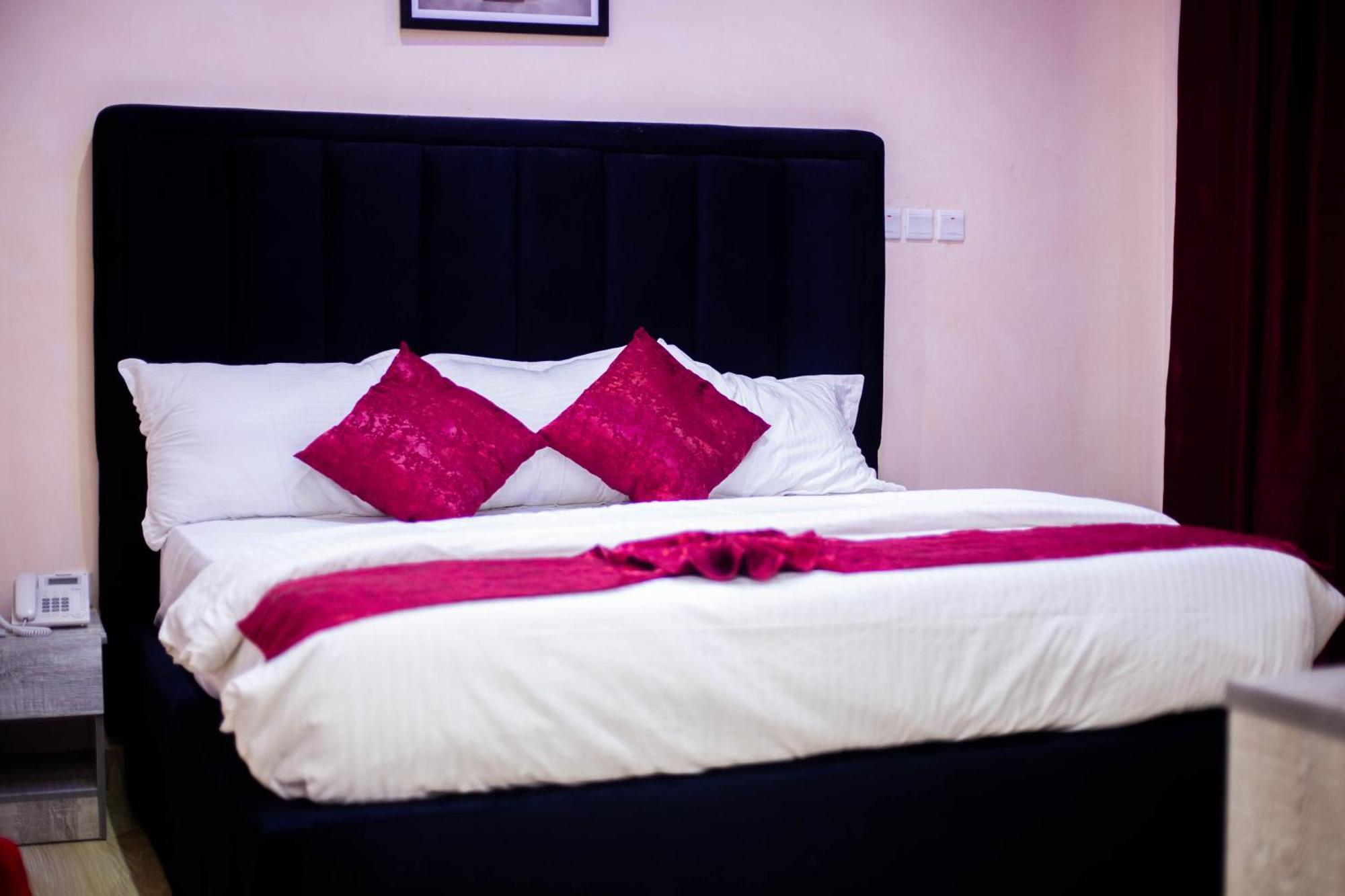 Vibes Suites Kaba Bagian luar foto