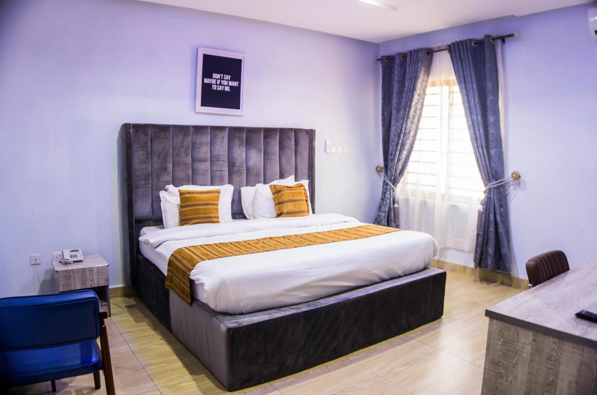 Vibes Suites Kaba Bagian luar foto
