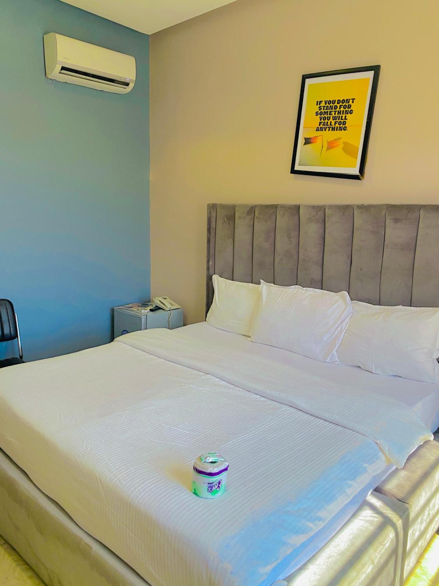 Vibes Suites Kaba Bagian luar foto