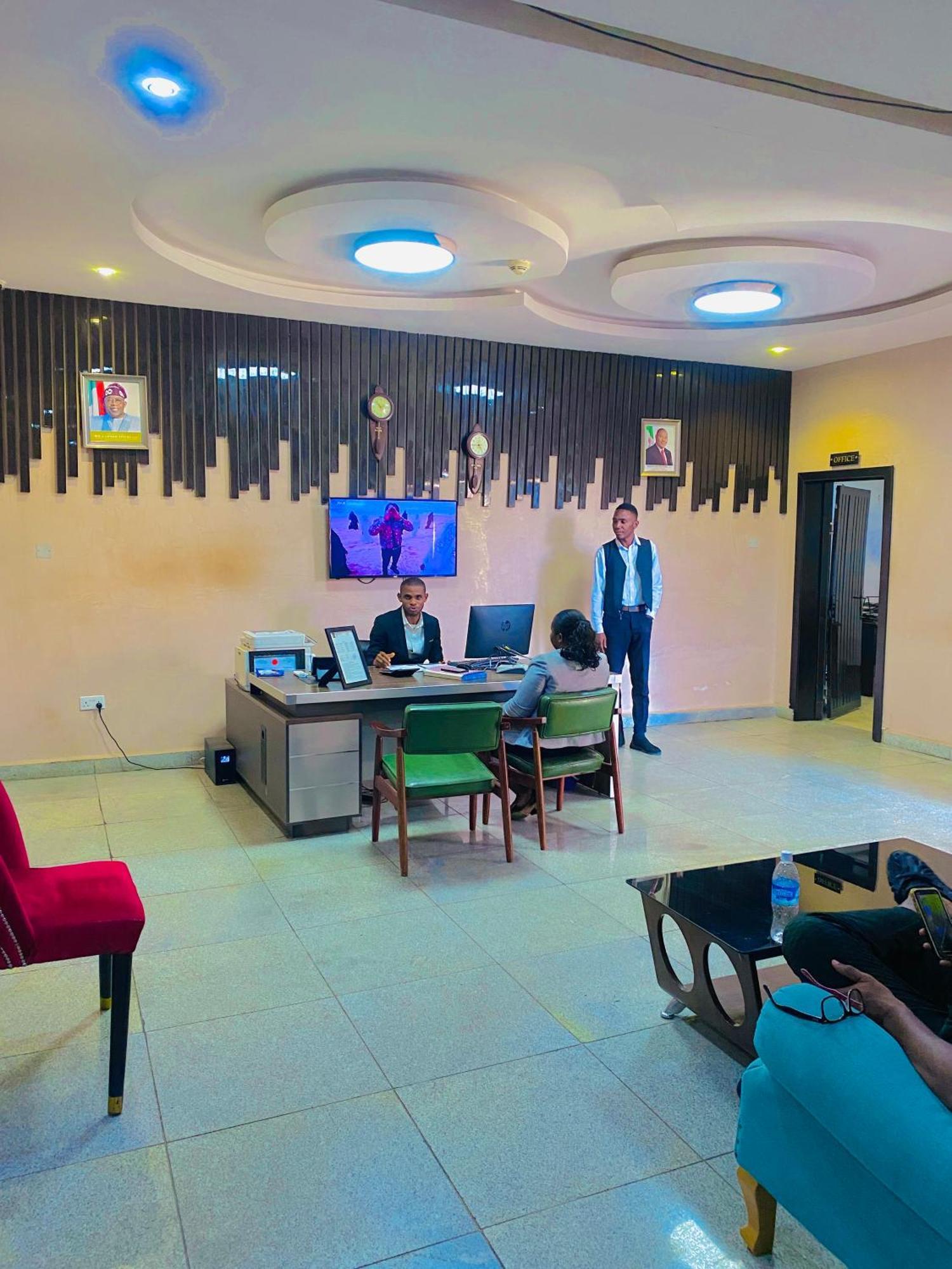 Vibes Suites Kaba Bagian luar foto